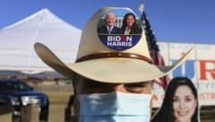 Wie Mann haben bei der heurigen US-Präsidentschaftswahl viele Texaner, die traditionell für die Republikaner stimmen, dem Demokraten Joe Biden ihre Stimme gegeben. (Bild: Denise Cathey)