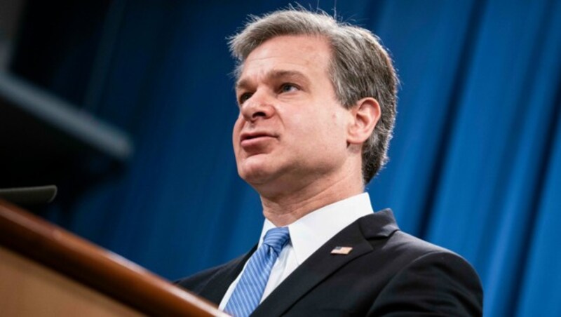 Auch FBI-Direktor Christopher Wray musste sich von Trumps ehemaligem Chefstrategen Steve Bannon ungeheuerliche Äußerungen gefallen lassen. (Bild: AP/Sarah Silbiger)