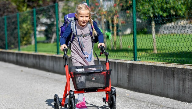 Die sechsjährige Katharina lernte im „kokon“ in Rohrbach nach einer Operation wieder gehen. (Bild: Harald Dostal)
