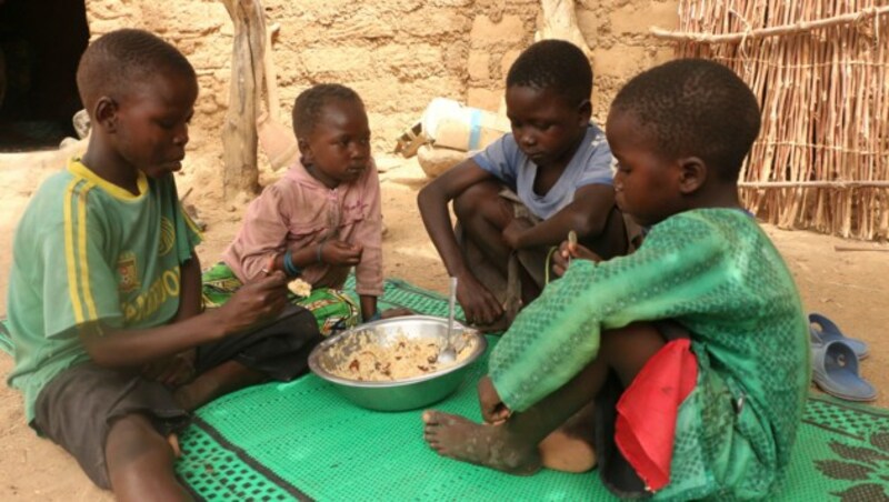 Durch die Schulschließungen aufgrund der Corona-Pandemie ist auch die ausreichende Ernährung für viele Schulkinder nicht mehr gewährleistet. (Bild: WFP/Glory Ndaka)