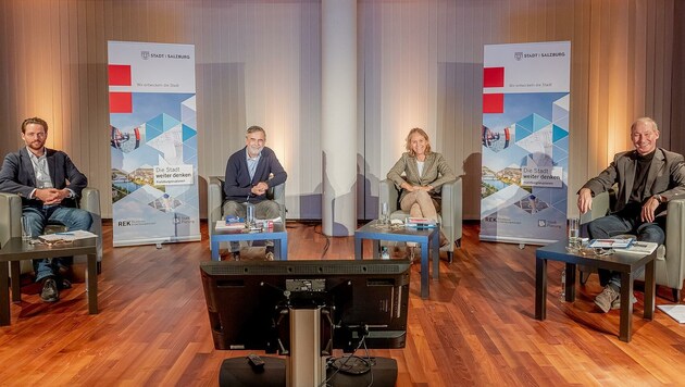Diskussionsrunde mit Zuschauerfragen über den Bildschirm (Bild: Alexander Killer/Stadt Salzburg)