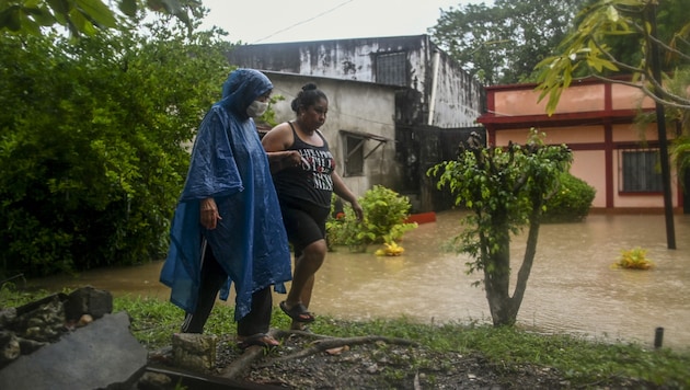 Der Hurrikan Eta ist mit enormer Wucht auf Mittelamerika getroffen und hat dort für Überflutungen und Erdrutsche gesorgt. (Bild: AFP/Johan ORDONEZ)