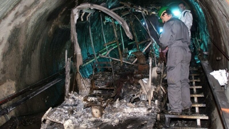 Das wohl schrecklichste Tunnelunglück in Österreich ereignete sich am 16. November 2000! 155 Skifahrer starben qualvoll im Kaprun-Tunnel. (Bild: POOL)