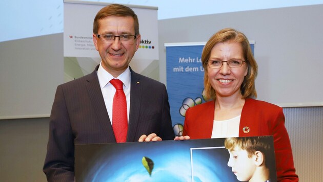 Landesrat Markus Achleitner und Ministerin Leonore Gewessler bei einem früheren Treffen in Linz (Bild: LAND OÖ/ANDREAS MARINGER)