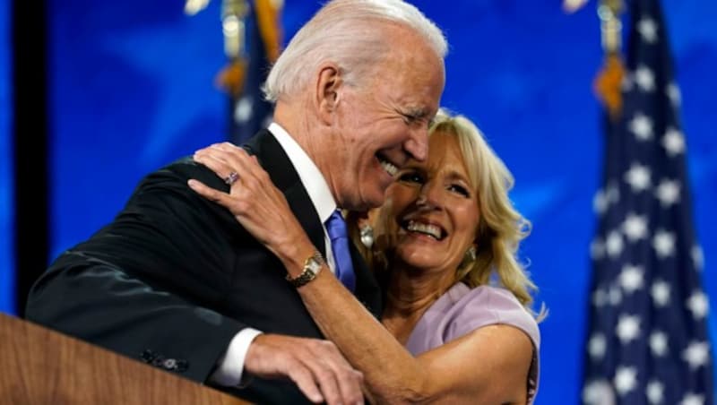 Es ist vollbracht: Joe Biden wird der 46. US-Präsident. Nach seinem Sieg in Pennsylvania ist ihm die Präsidentschaft nicht mehr zu nehmen. (Bild: AP)