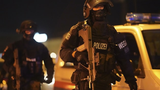 Mehr als 500 Polizeibeamte befanden sich im Zuge des Anschlags in der Bundeshauptstadt im Terroreinsatz. (Bild: GEORG HOCHMUTH)