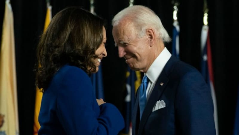 Kamala Harris und Joe Biden (Bild: APA/AP Photo/Carolyn Kaster)