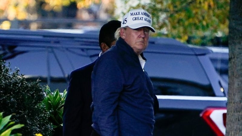 Seit dem Wahlsieg Joe Bidens trat Donald Trump nicht mehr öffentlich auf. Lediglich bei seiner Rückkehr vom Golfen konnten Pressefotografen Schnappschüsse vom amtierenden Präsidenten machen. (Bild: AP)