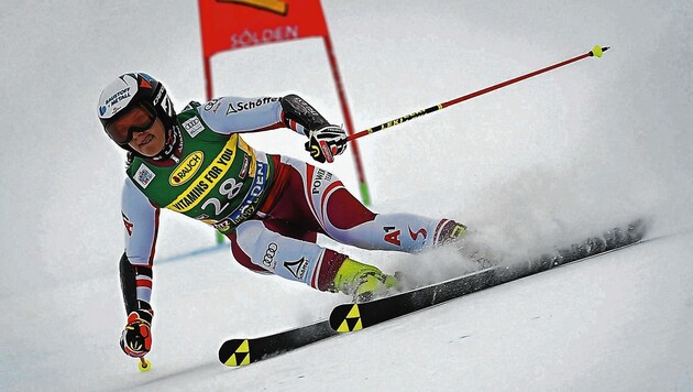 Im Weltcup gibt Ski-Ass Ramona Siebenhofer wieder Vollgas. (Bild: EPA)