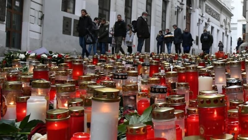 Am Ort des Terroranschlags in der Wiener Innenstadt wird der Opfer gedacht. (Bild: P. Huber)
