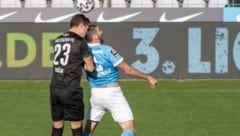 Harte Duelle: 1,95-Meter-Hüne Vucur (li.) musste gegen 1860 München eine 1:6-Niederlage einstecken. (Bild: Hallescher FC)