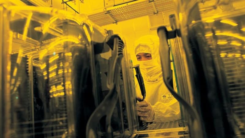 Fabriken des TSMC-Konzerns aus Taiwan produzieren heute bereits 4-Nanometer-Chips mit extrem feinen Strukturen und geringem Verbrauch. Russland will mit 90-Nanometer-Chips starten. (Bild: Taiwan Semiconductor Manufacturing Co., Ltd.)