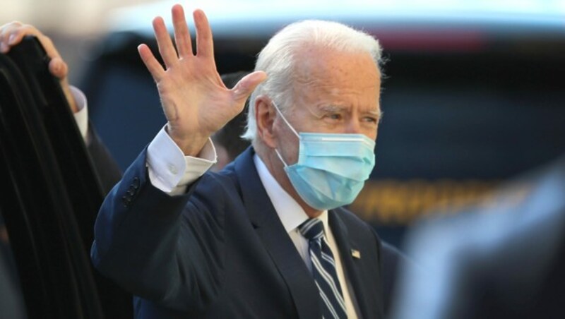 Bis zum „Mr. President“ dauert es noch ein wenig, Joe Biden trägt aber bereits den Titel „President Elect“. (Bild: APA/Getty Images via AFP/GETTY IMAGES/JOE RAEDLE)