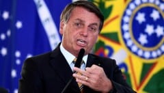 Jair Bolsonaro muss sich in der Stichwahl seinem Vorgänger Luiz Inácio Lula da Silva stellen. (Bild: APA/AFP/Evaristo Sa)