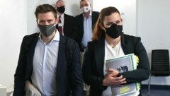 David Stögmüller und die Fraktionsführerin Nina Tomaselli vertreten die Grünen im Ibiza-U-Ausschuss. (Bild: APA/Helmut Fohringer)