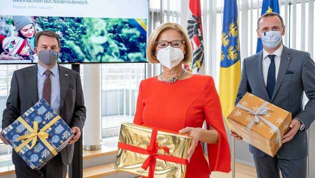Ecker, Mikl-Leitner, Danninger: Die Aktion „Weihnachten aus Niederösterreich“ ist Beweis für die gute Zusammenarbeit zwischen der Landesregierung und den Unternehmen. (Bild: NLK Filzwieser)