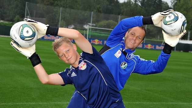 Vor zehn Jahren: Patrick damals beim Training mit Papa Werner Pentz, einst ebenfalls Goalie. (Bild: LAUXFOTO SALZBURG / Manfred LAUX)