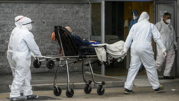 Im Cardarelli-Krankenhaus in Neapel herrschen chaotische Zustände. (Bild: AFP)