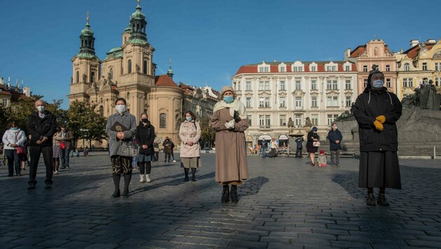 Gottesdienst mitten in Prag: Beten für ein baldiges Ende. (Bild: AFP/MICHAL CIZEK)