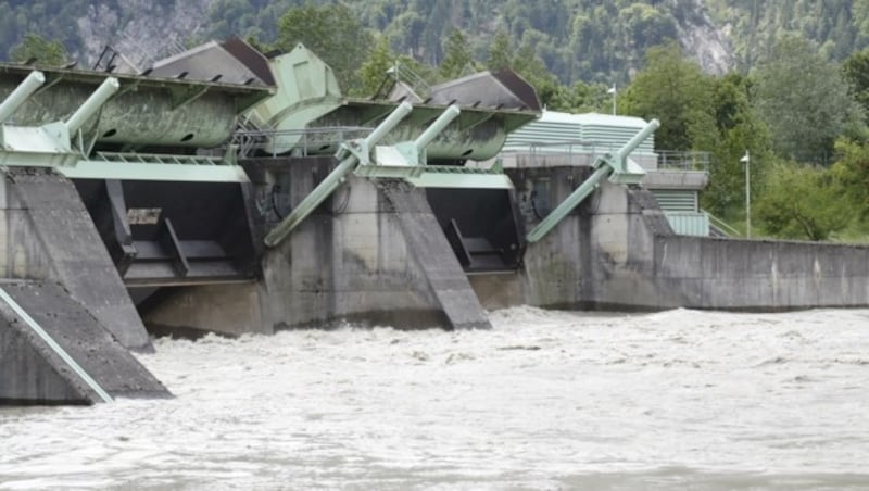 Das Laufkraftwerk der Tiwag im Unterland bei Langkampfen. (Bild: Birbaumer Christof)