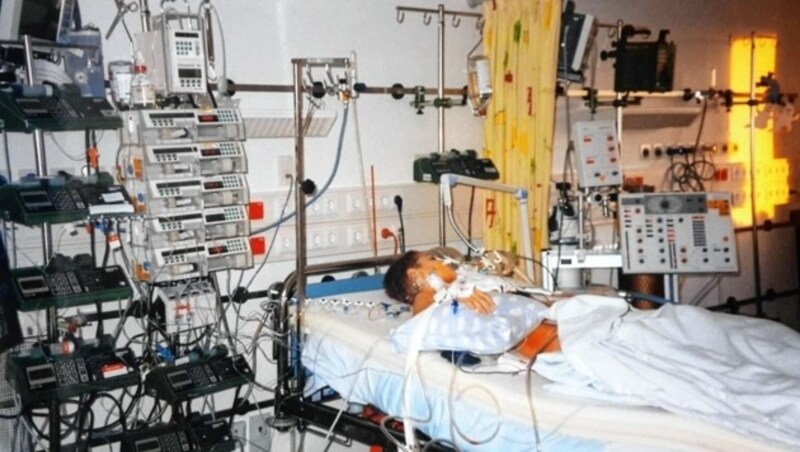 Siegfried Meschnig im Jänner 1999, nach seiner schweren Operation in einer Münchner Klinik (Bild: zVg)