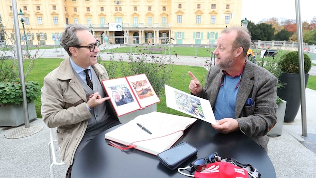 Zwei Beutesteirer im Burgenland: Martin Weinek erklärt Dominik Orieschnig, mit welchen Augen er die Welt sieht. (Bild: Judt Reinhard)