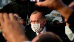 Erdogan beim Besuch der einst von Griechisch-Zyprioten bewohnten Küstensiedlung Varosha in Nordzypern (Bild: Copyright 2020 The Associated Press. All rights reserved)