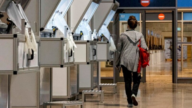 Eine Corona-Schnellteststation am Ben-Gurion-Flughafen in der israelischen Stadt Lod, östlich von Tel Aviv. (Bild: AFP)