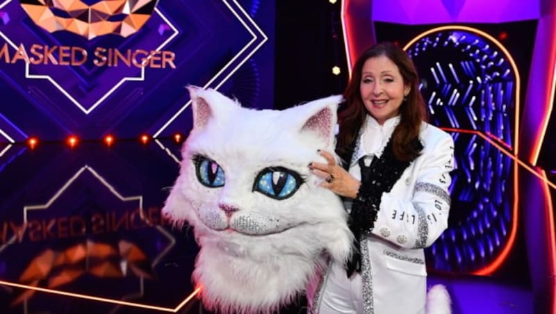 Vicky Leandros steckte unter der Maske der Katze. (Bild: ProSieben/Willi Weber)