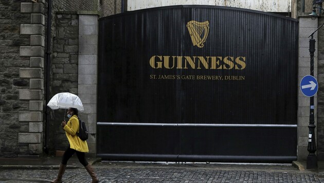 Die Guinness-Brauerei in Dublin (Bild: APA/Brian Lawless/PA via AP)