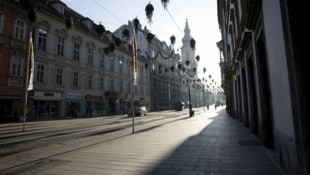 Die leere Grazer Innenstadt 2020. Bilder wie diese könnten wieder Realität werden, denn nach Einschätzung der Experten haben wir zu wenig aus der letzten Pandemie gelernt. (Bild: APA/Erwin Scheriau)