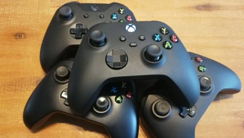 Der neue Controller der Xbox Series X ist auf den ersten Blick nur schwer von seinen Vorgängern zu unterscheiden. (Bild: Sebastian Räuchle)