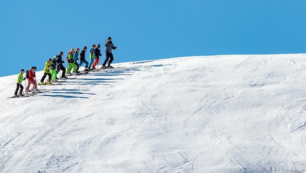 Im vergangenen Winter waren salzburgweit rund 5000 Skilehrer mit ihren Schülern unterwegs (Bild: EXPA/ JFK)