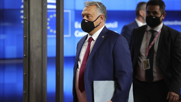 Fliegt die Partei von Ungarns Ministerpräsident Viktor Orban nun endgültig aus der europäischen Dach-Partei EVP hinaus? (Bild: AP)