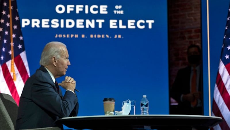 Der nunmehr gewählte US-Präsident Joe Biden bereitet sich bereits auf die Präsidentschaft vor. (Bild: APA/AFP/JIM WATSON)