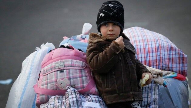 Flüchtlingsbub in Stepanakert (Bild: AP)