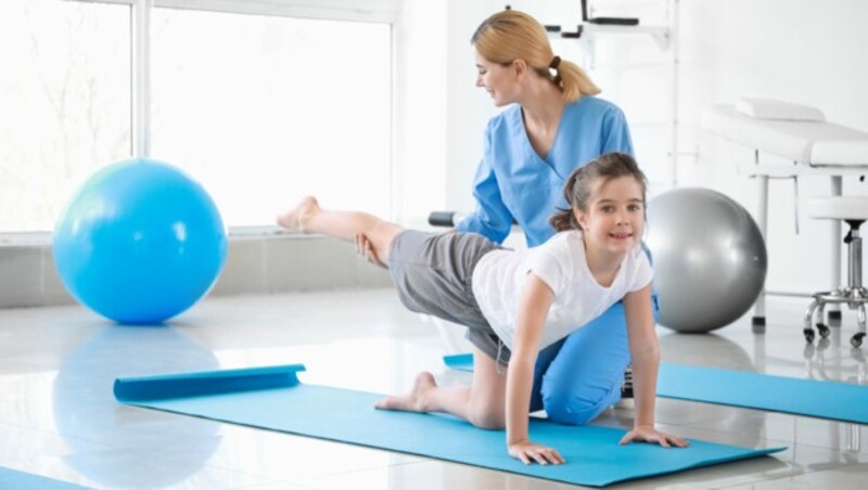 Gar nicht wenige Kinder sind betroffen. Mit Physiotherapie kann man bei verschiedenen Formen des Leidens unterstützen. (Bild: Pixel-Shot/stock.adobe.com)