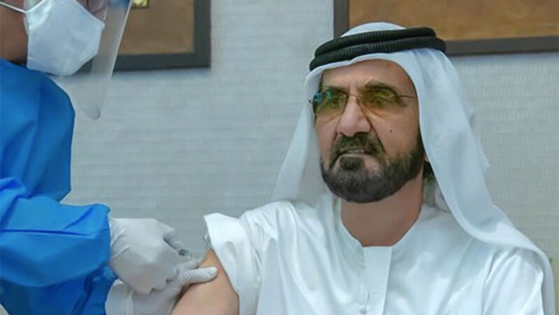 Der Herrscher des Emirates Dubai, Scheich Mohammed bin Raschid Al Maktum, ließ sich ebenfalls den experimentellen Impfstoff von Sinopharm verabreichen. (Bild: AFP )