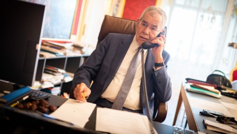 Bundespräsident Alexander Van der Bellen in der Hofburg (Bild: APA/BUNDESHEER/CARINA KARLOVITS)