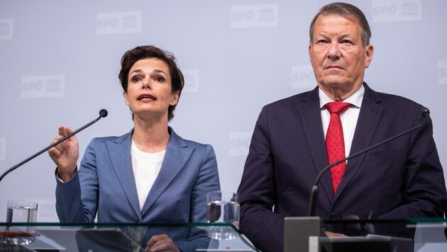 SPÖ-Chefin Pamela Rendi-Wagner und der Präsident des SPÖ-Pensionistenverbandes, Peter Kostelka (Bild: APA/GEORG HOCHMUTH)
