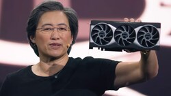 AMD-Chefin Lisa Su mit einer RDNA2-Grafikkarte der Radeon-RX-6000-Generation (Bild: AMD)