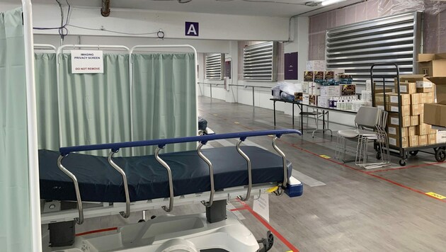 Viel Ambiente bietet dieses Krankenzimmer nicht. (Bild: AP)