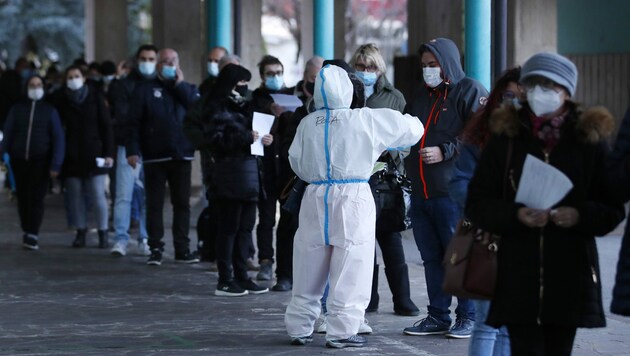 Massentests wie hier in Südtirol, sollen auch in Vorarlberg kommen. (Bild: AP)