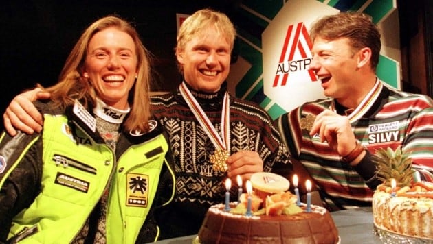 Schon 1997 ein Paar: Karin Köllerer und Atle Skaardal bei der Feier der WM-Goldenen im Super G in Sestriere. Damals Dritter: Günther Mader (re.). (Bild: Franz Pammer)