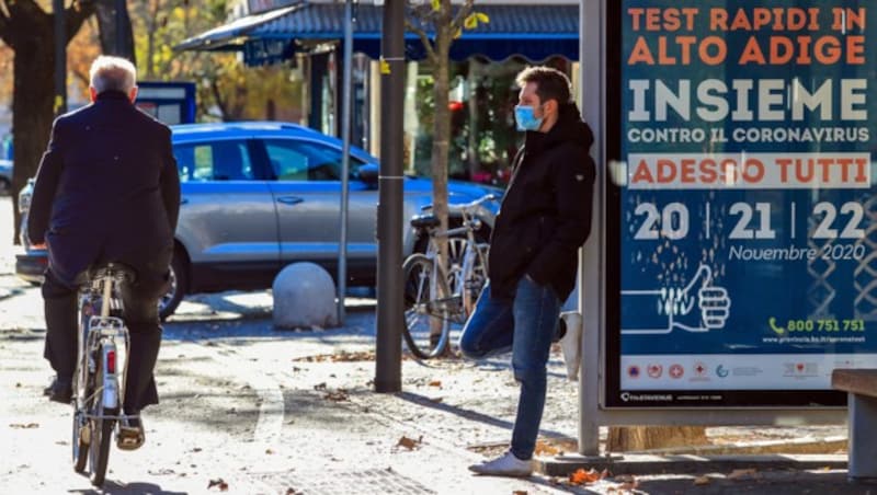 Insieme adesso tutti - Gemeinsam jetzt alle (Bild: APA/AFP/PIERRE TEYSSOT)