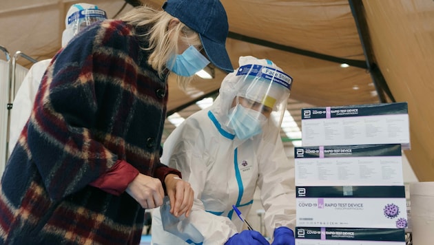 Massentest in Spanien (Bild: AFP)