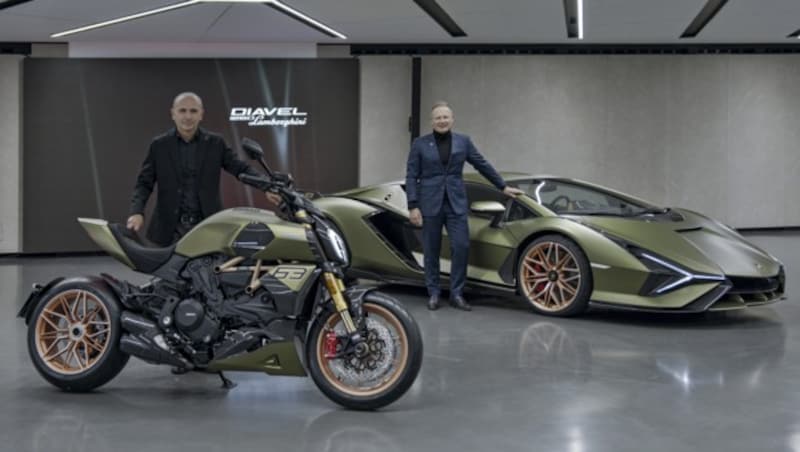 Mitja Borkert, Chefdesigner bei Lamborghini, und Ducati-Designchef Andrea Ferraresi (Bild: Ducati)