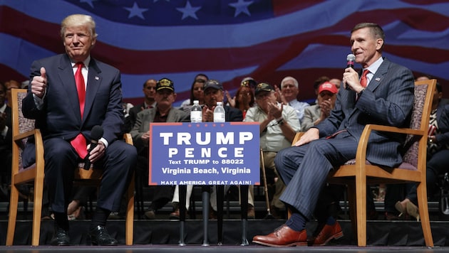 US-Präsident Donald Trump und sein ehemaliger Nationaler Sicherheitsberater Michael Flynn (Bild: AP)