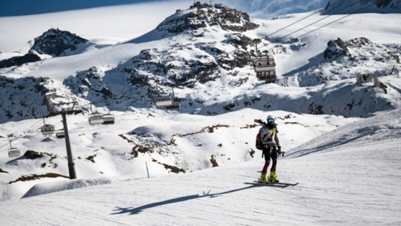 Österreich geht, neben der Schweiz, bei der Öffnung der Skigebiete einen eigenen Weg - Deutschland, Italien und Frankreich wollen ihre Pisten geschlossen halten. (Bild: AFP)