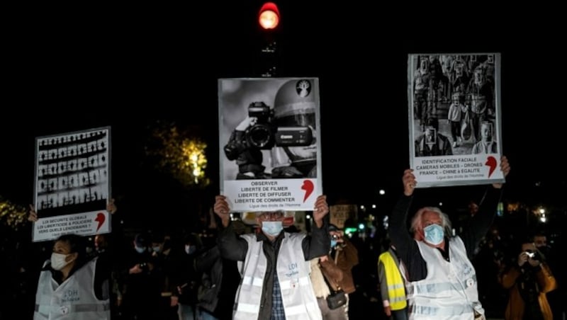 Protest gegen das geplante Sicherheitsgesetz (Bild: APA/AFP/Lionel BONAVENTURE)